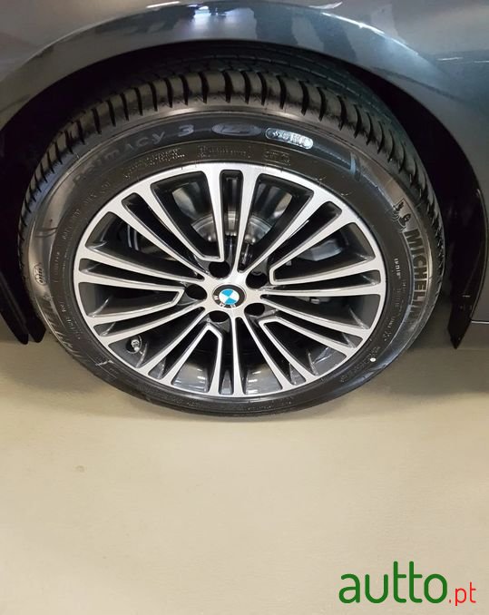 2017' BMW 520 photo #5