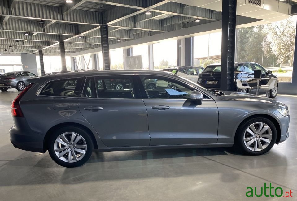 2019' Volvo V60 photo #5