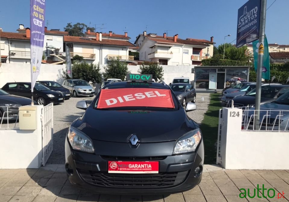2011' Renault Megane Sport Tourer photo #1
