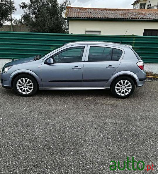 2005' Opel Astra 1.3 Cdti Enjoy photo #1