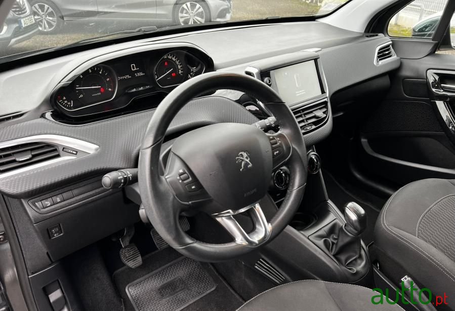 2016' Peugeot 208 photo #2