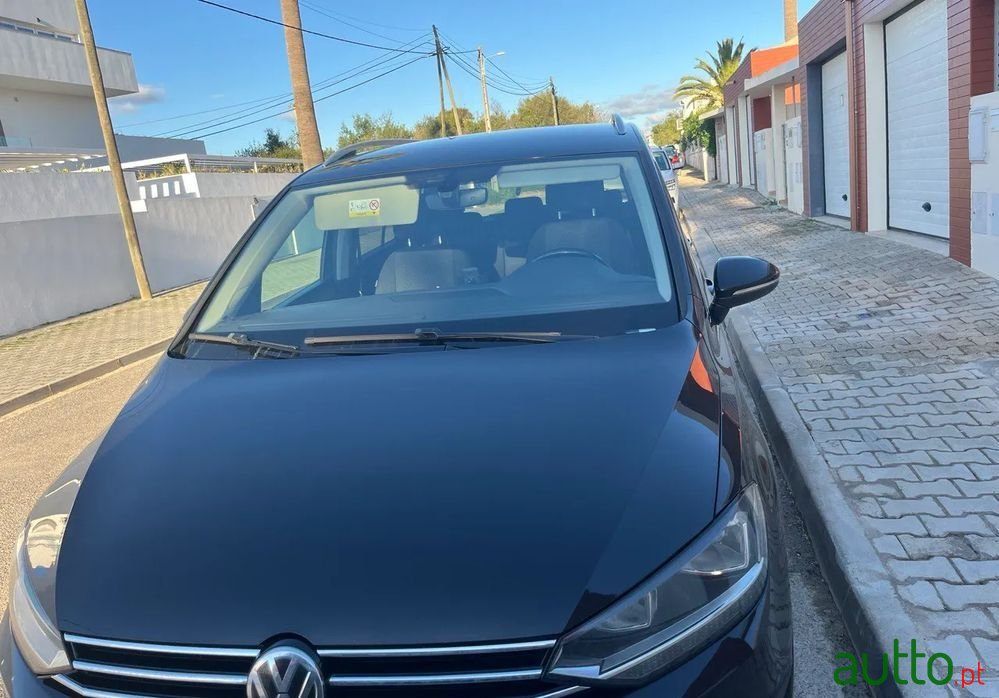 2017' Volkswagen Touran Confortline photo #1