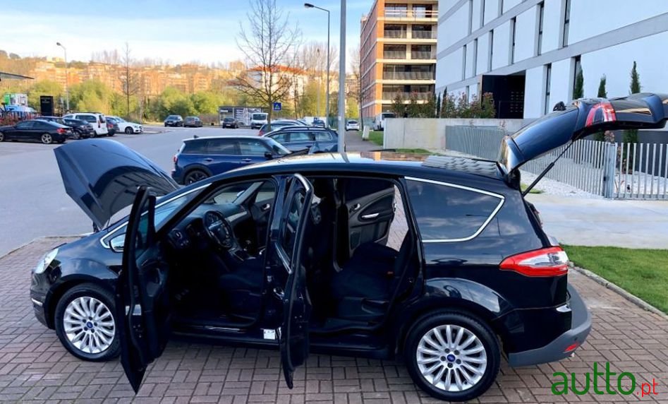 2011' Ford S-Max Nacional photo #1