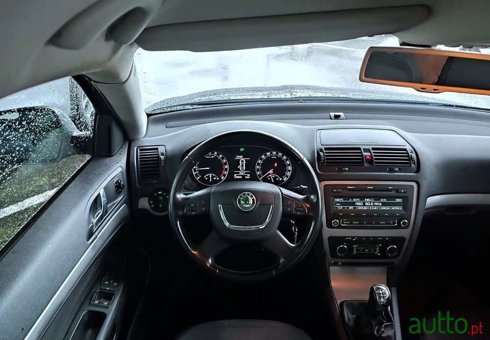 2009' Skoda Octavia 1.6 Tdi Ambiente photo #6