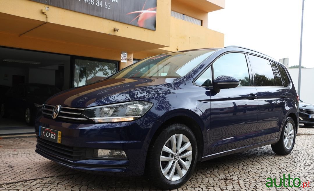 2016' Volkswagen Touran photo #2