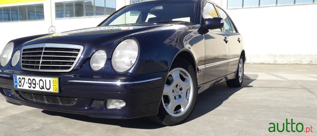 2000' Mercedes-Benz E-220 photo #1