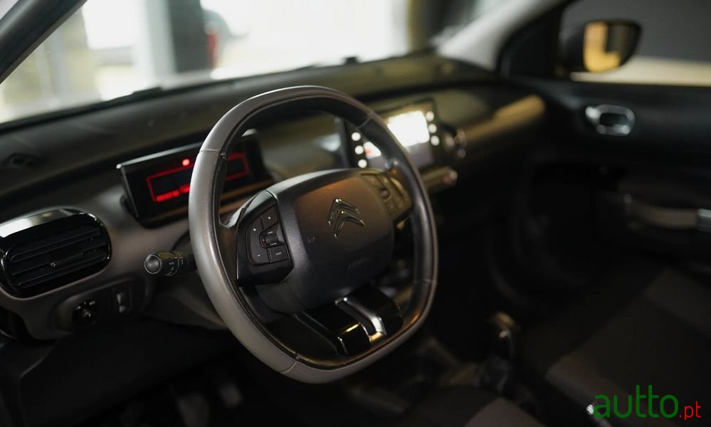 2016' Citroen C4 Cactus photo #2