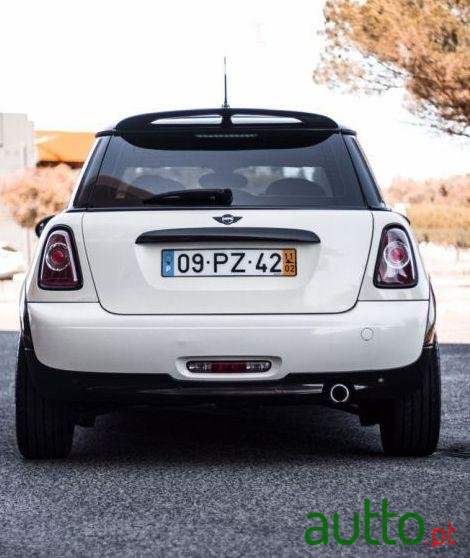 2011' MINI Cooper D photo #1