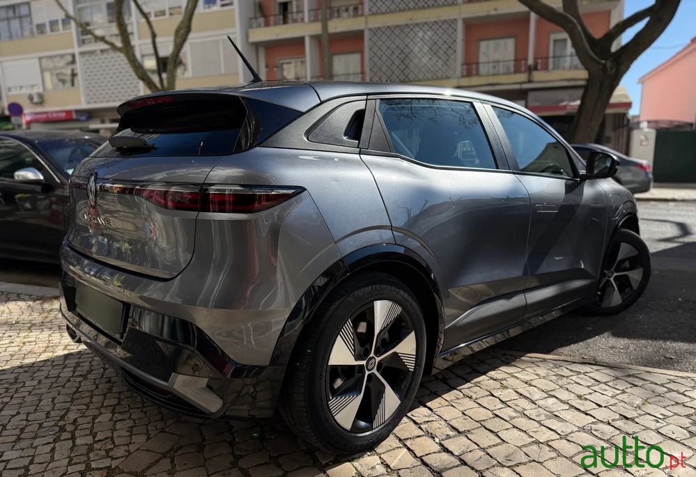 2023' Renault Megane E-Tech photo #4