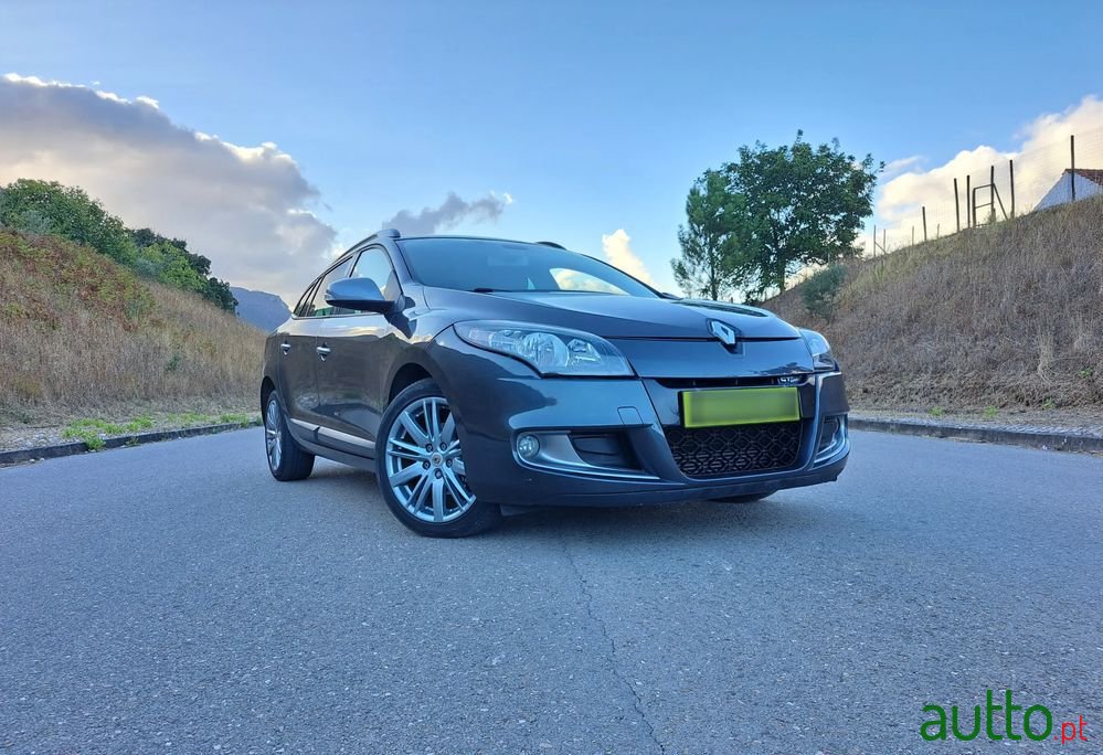 2012' Renault Megane Sport Tourer photo #5