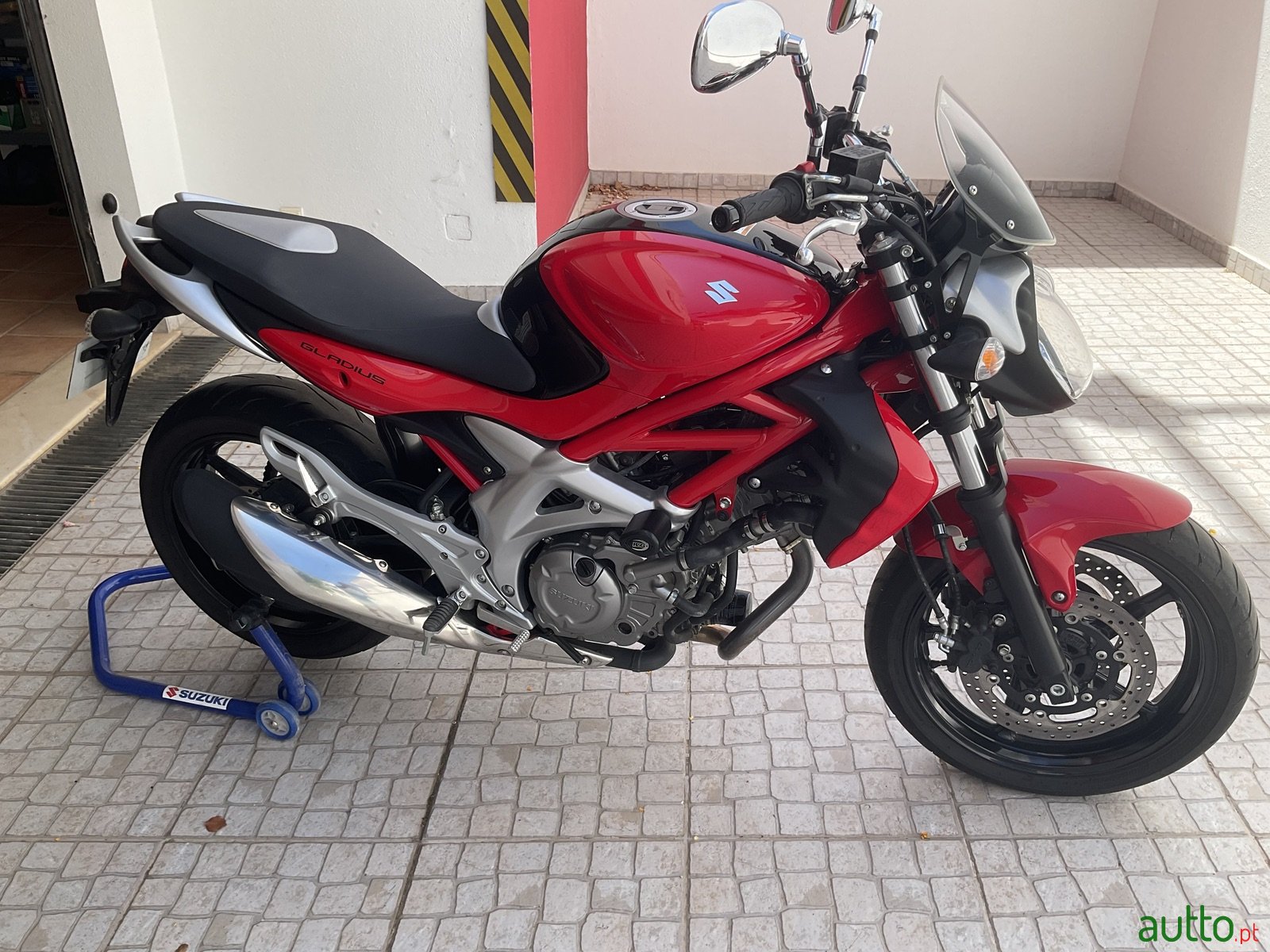 2010' Suzuki photo #1