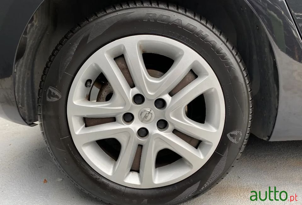 2016' Opel Astra photo #3