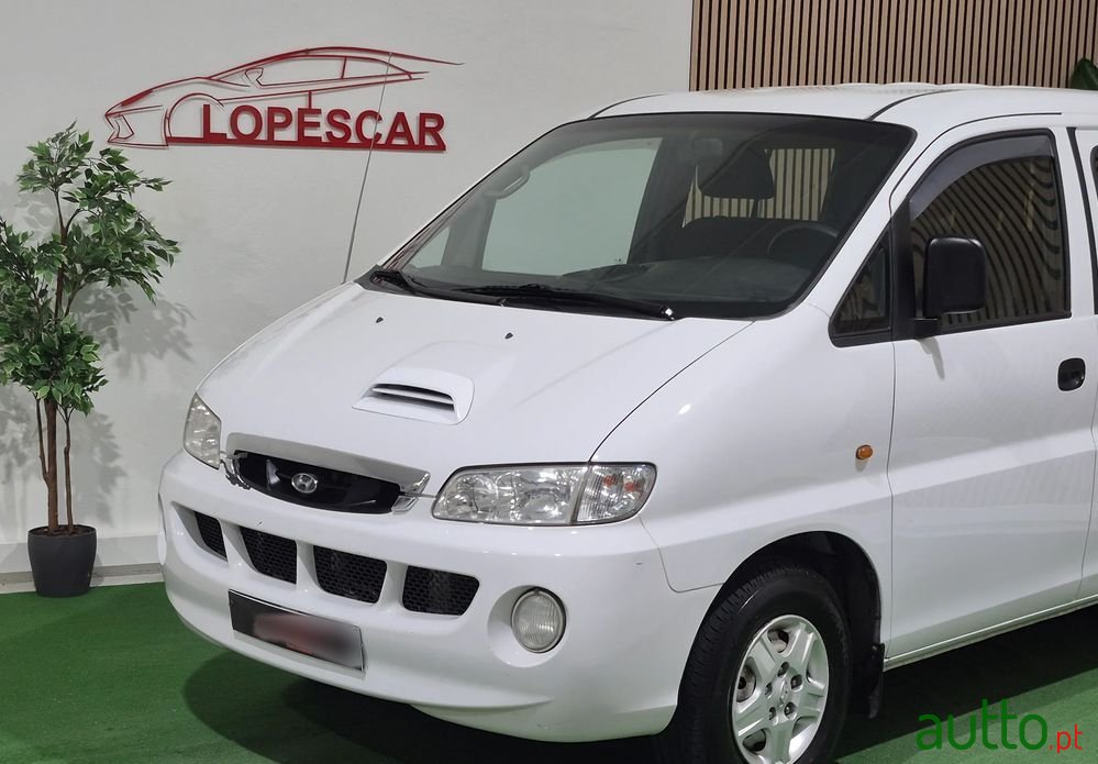 2002' Hyundai H-1 photo #2