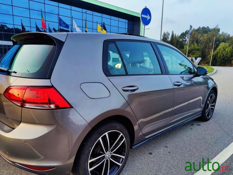 2016' Volkswagen Golf photo #2