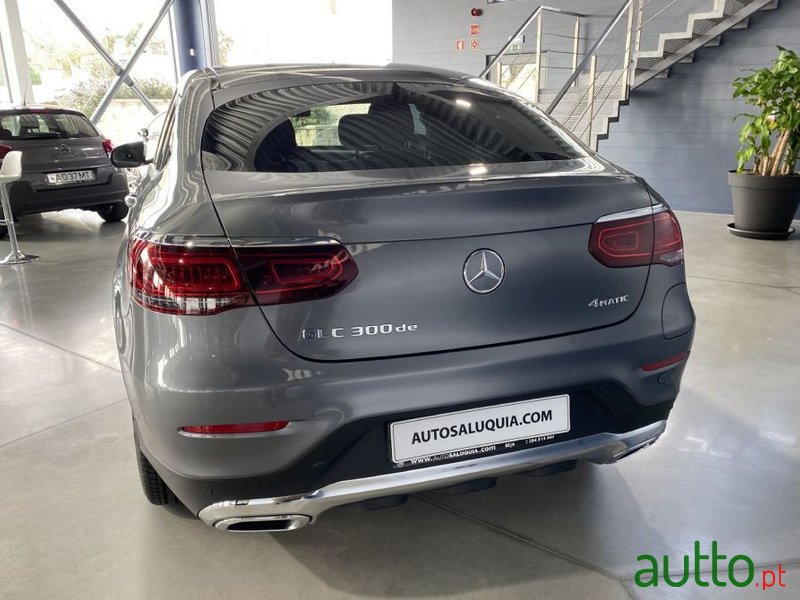 2022' Mercedes-Benz Glc-300 photo #4