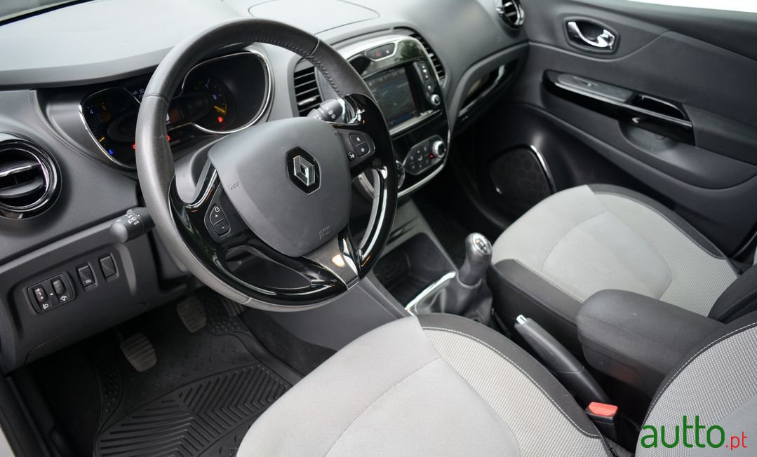 2015' Renault Captur photo #5