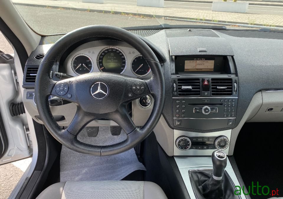 2008' Mercedes-Benz C-220 photo #4