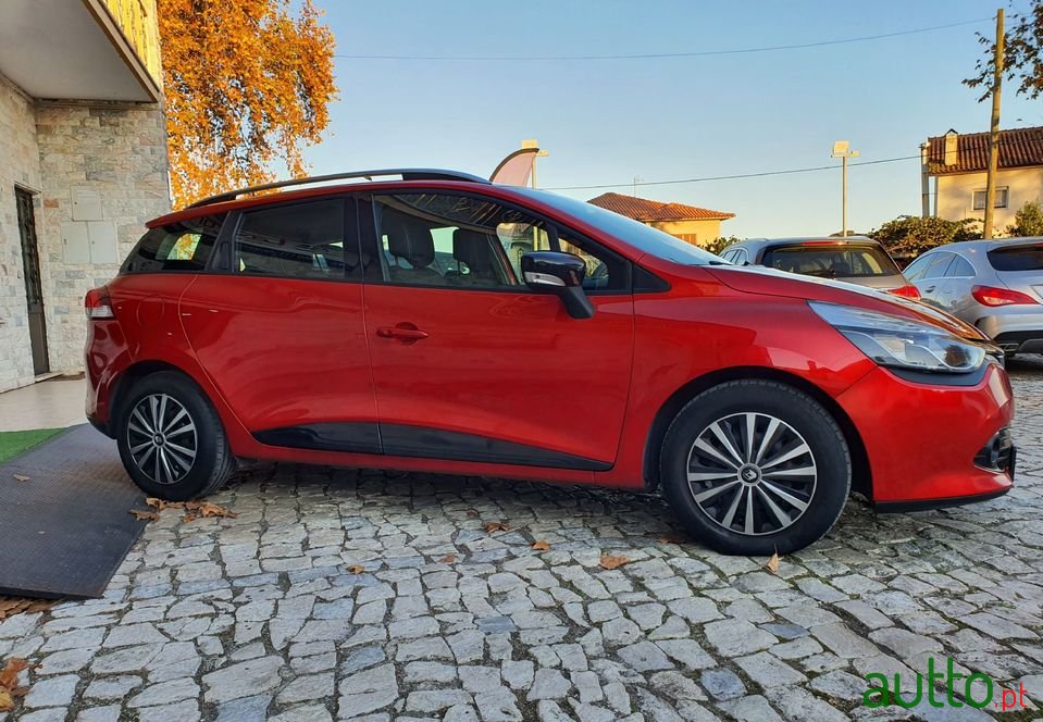 2015' Renault Clio Sport Tourer photo #5