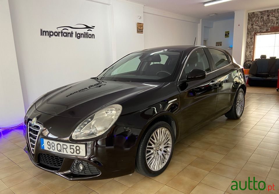 2010' Alfa Romeo Giulietta photo #2