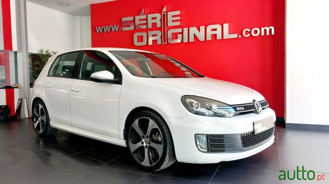 2009' Volkswagen Golf photo #1