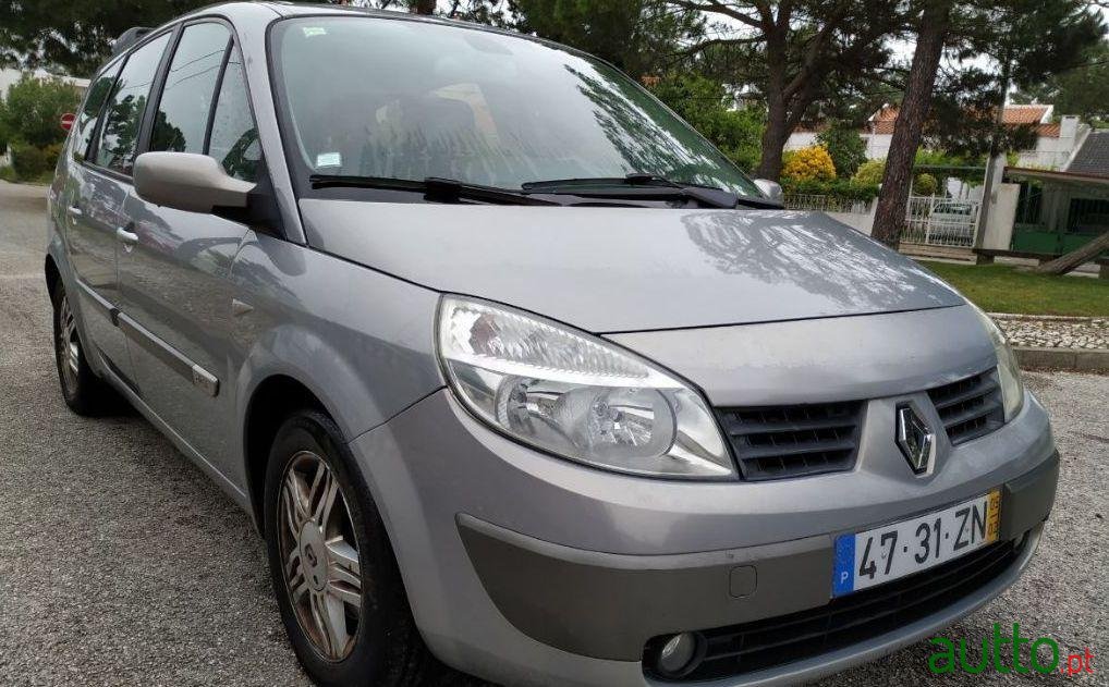 2005' Renault Grand Scenic photo #2