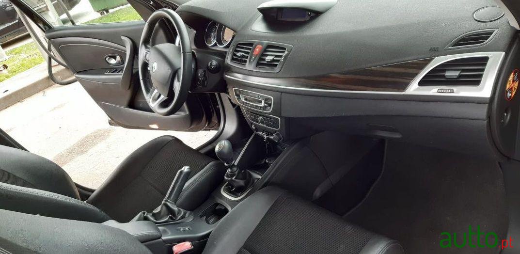 2011' Renault Megane Sport Tourer photo #5