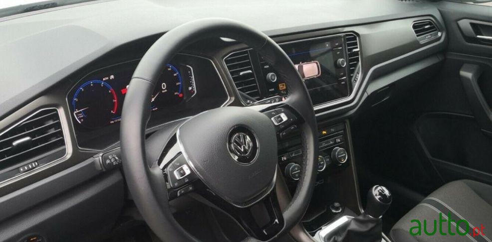 2019' Volkswagen T-Roc 1.0 Tsi Style photo #1