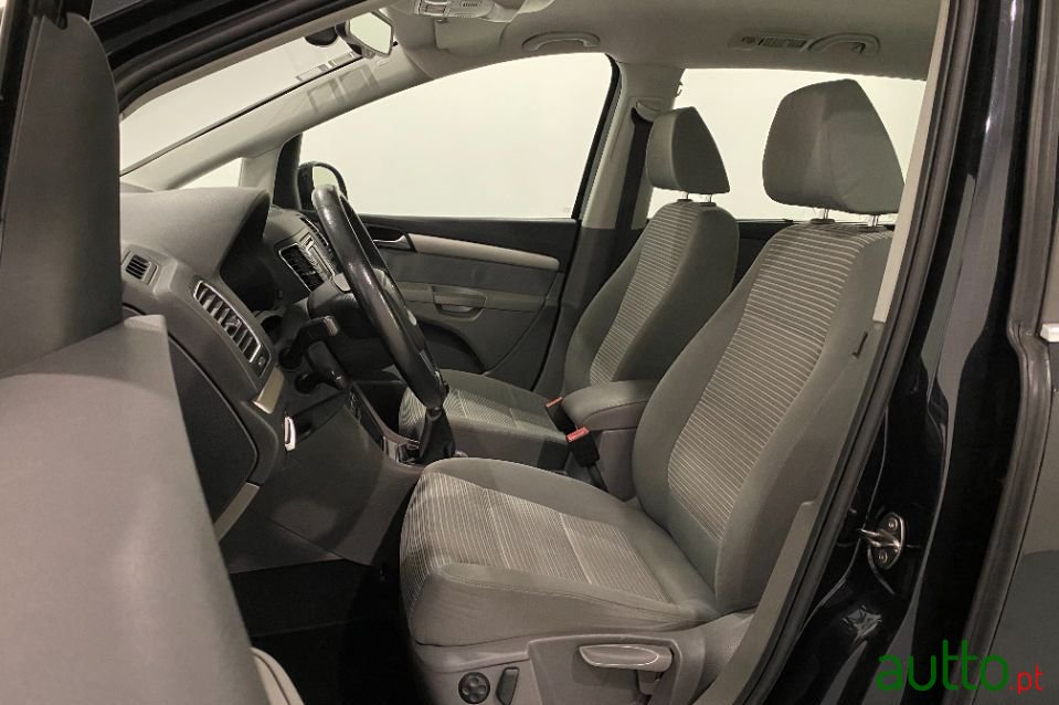 2010' SEAT Alhambra photo #4