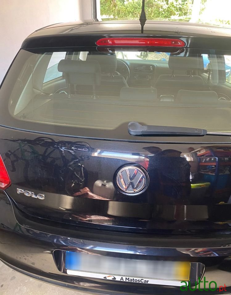 2015' Volkswagen Polo photo #2