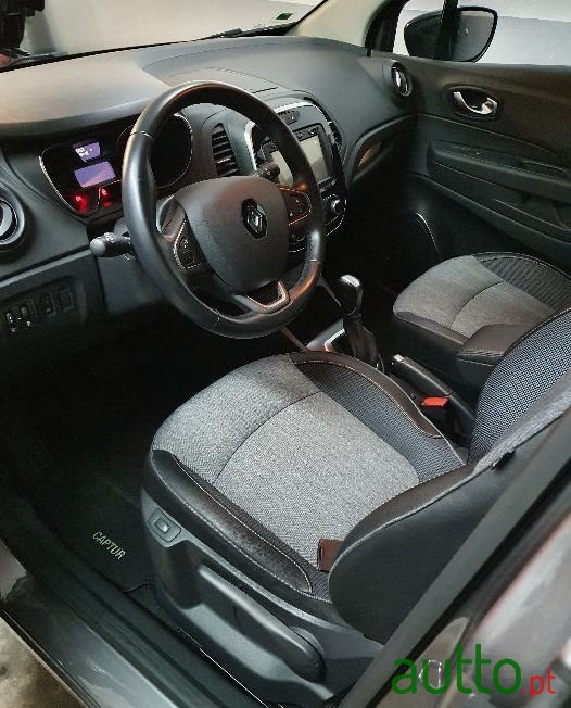 2017' Renault Captur photo #1