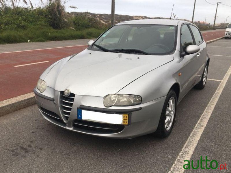 2001' Alfa Romeo 147 1.6 T.S. photo #1