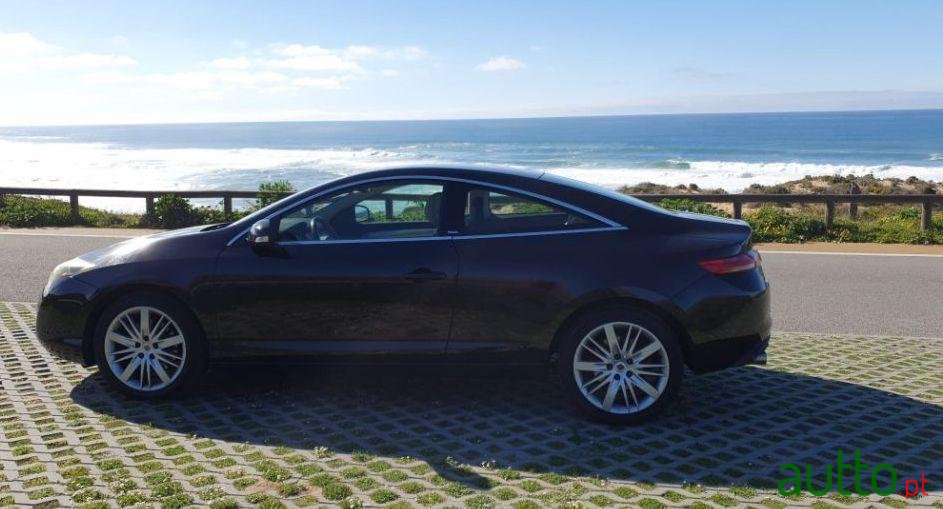 2010' Renault Laguna photo #1