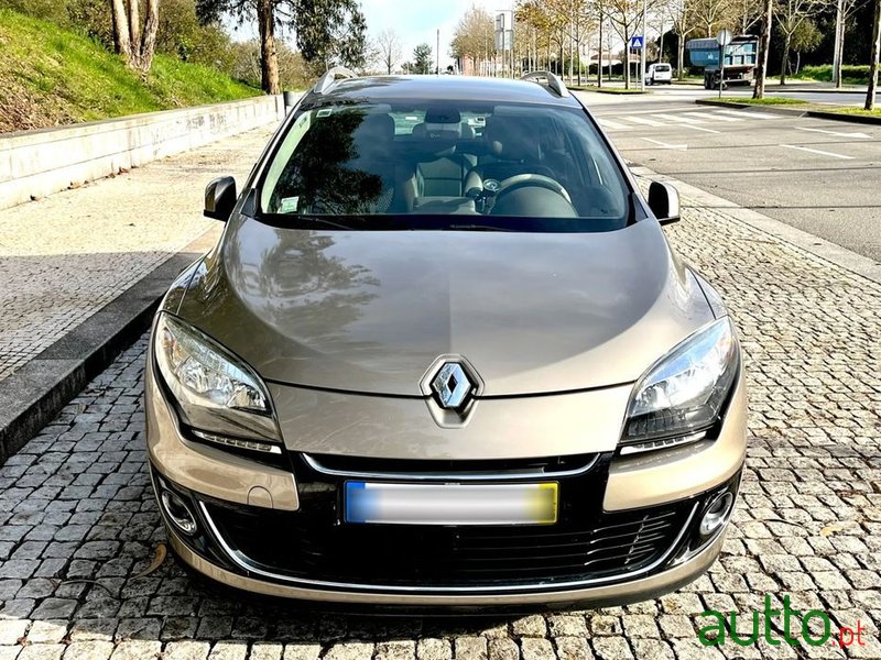 2012' Renault Megane Sport Tourer photo #3
