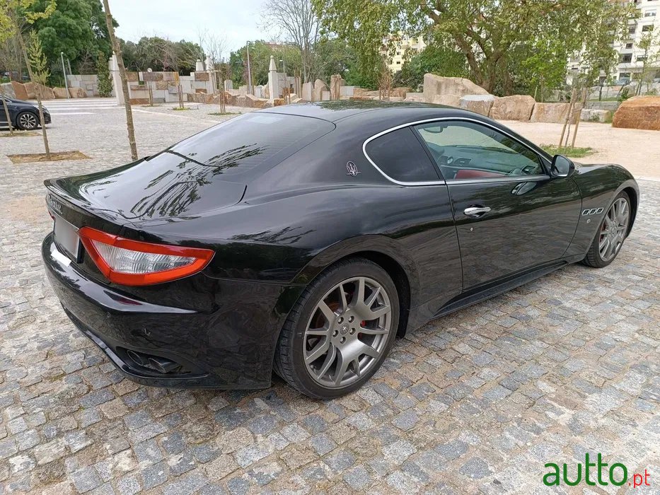 2009' Maserati GranTurismo photo #2