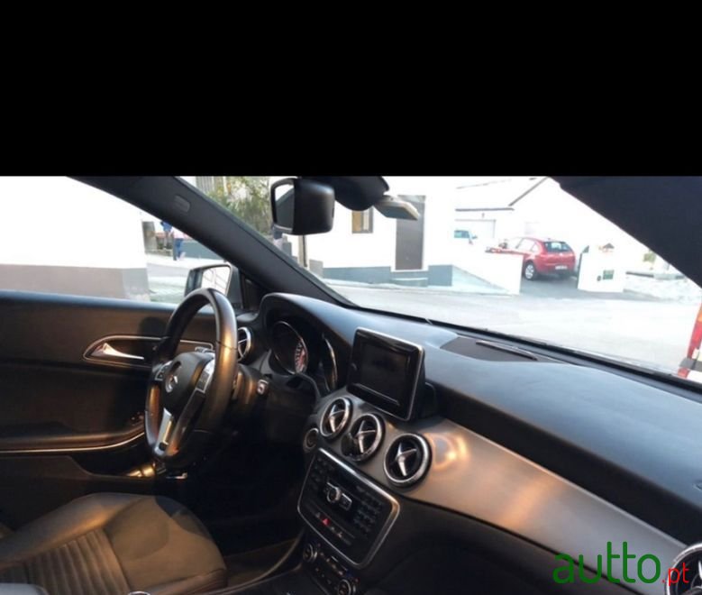 2013' Mercedes-Benz Cla-200 photo #6