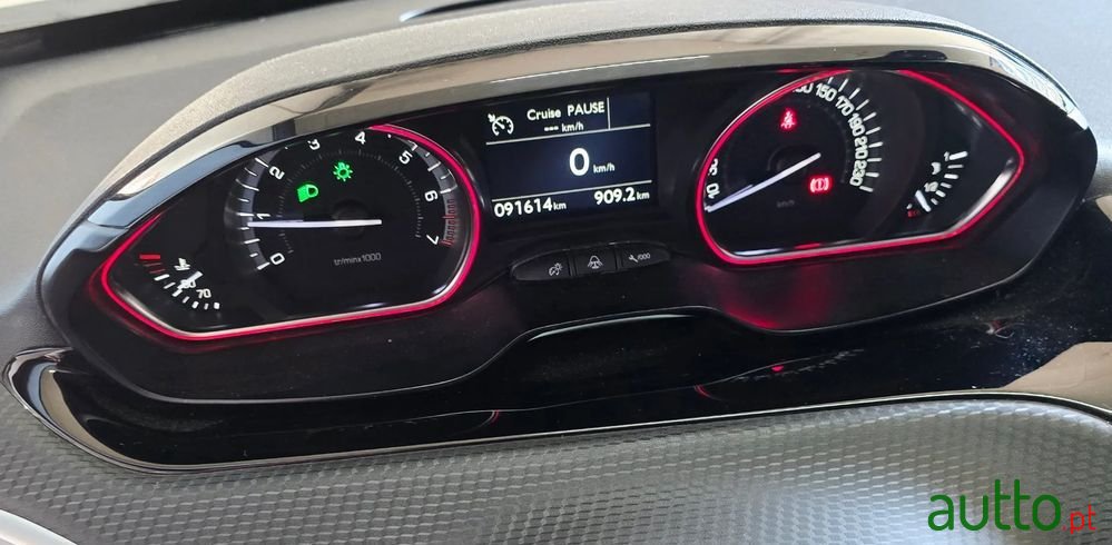 2017' Peugeot 2008 photo #6