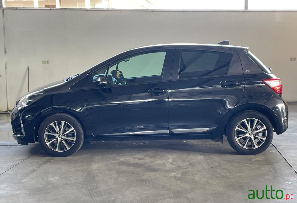 2019' Toyota Yaris 1.5 Vvt-I 20 Anos photo #2