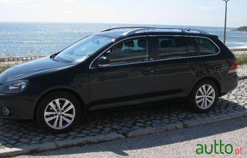 2011' Volkswagen Golf Variant photo #1