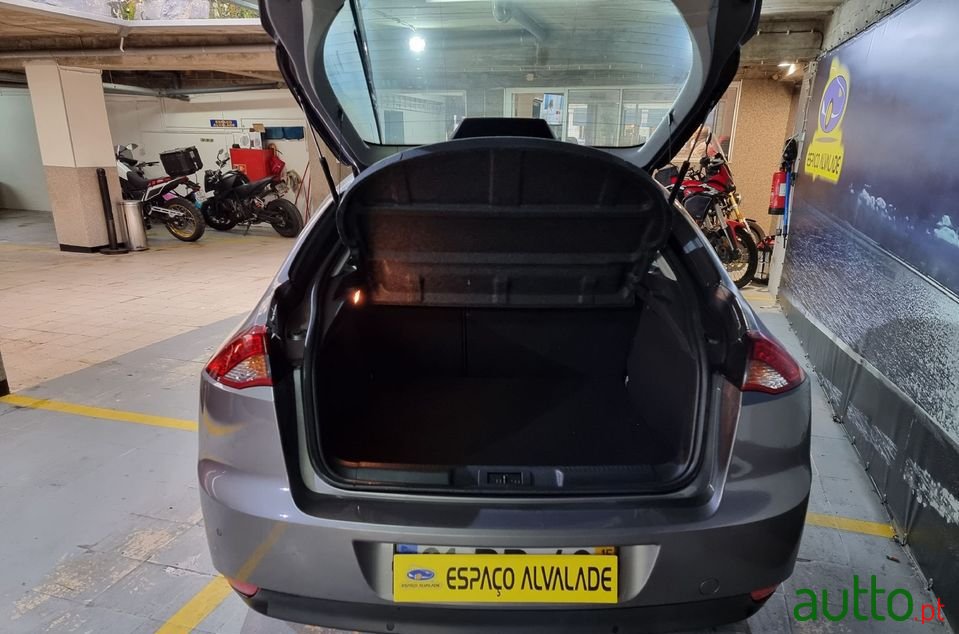 2015' Renault Laguna photo #6