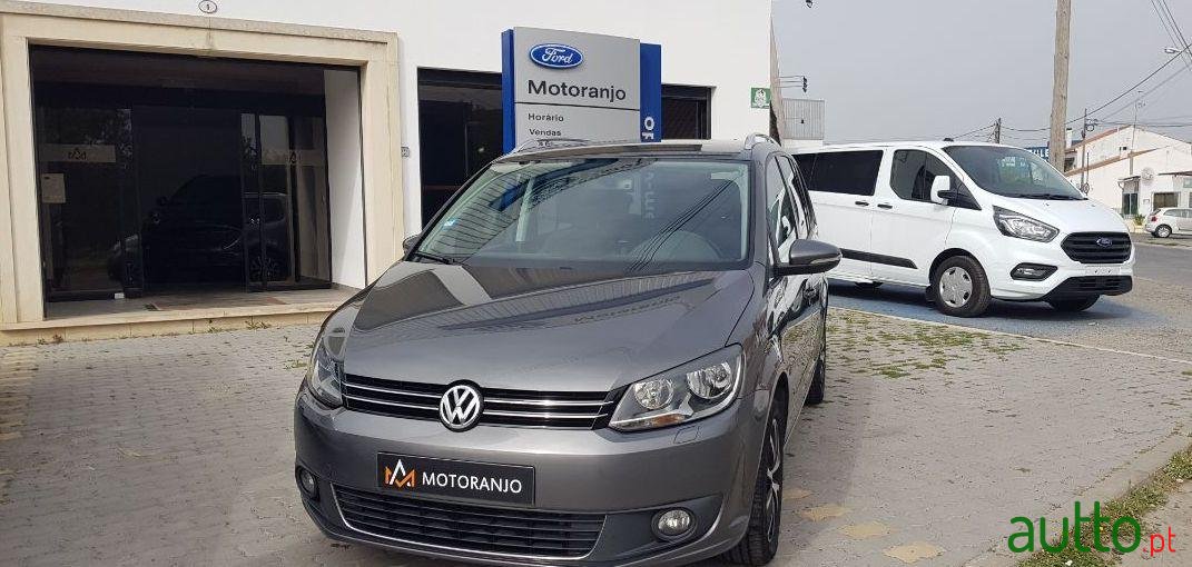 2015' Volkswagen Touran photo #2