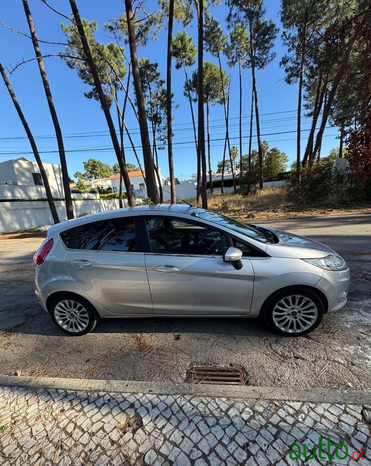 2011' Ford Fiesta 1.4 Tdci Techno photo #3