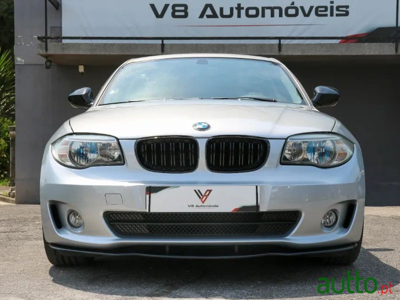 2011' BMW 118 photo #2