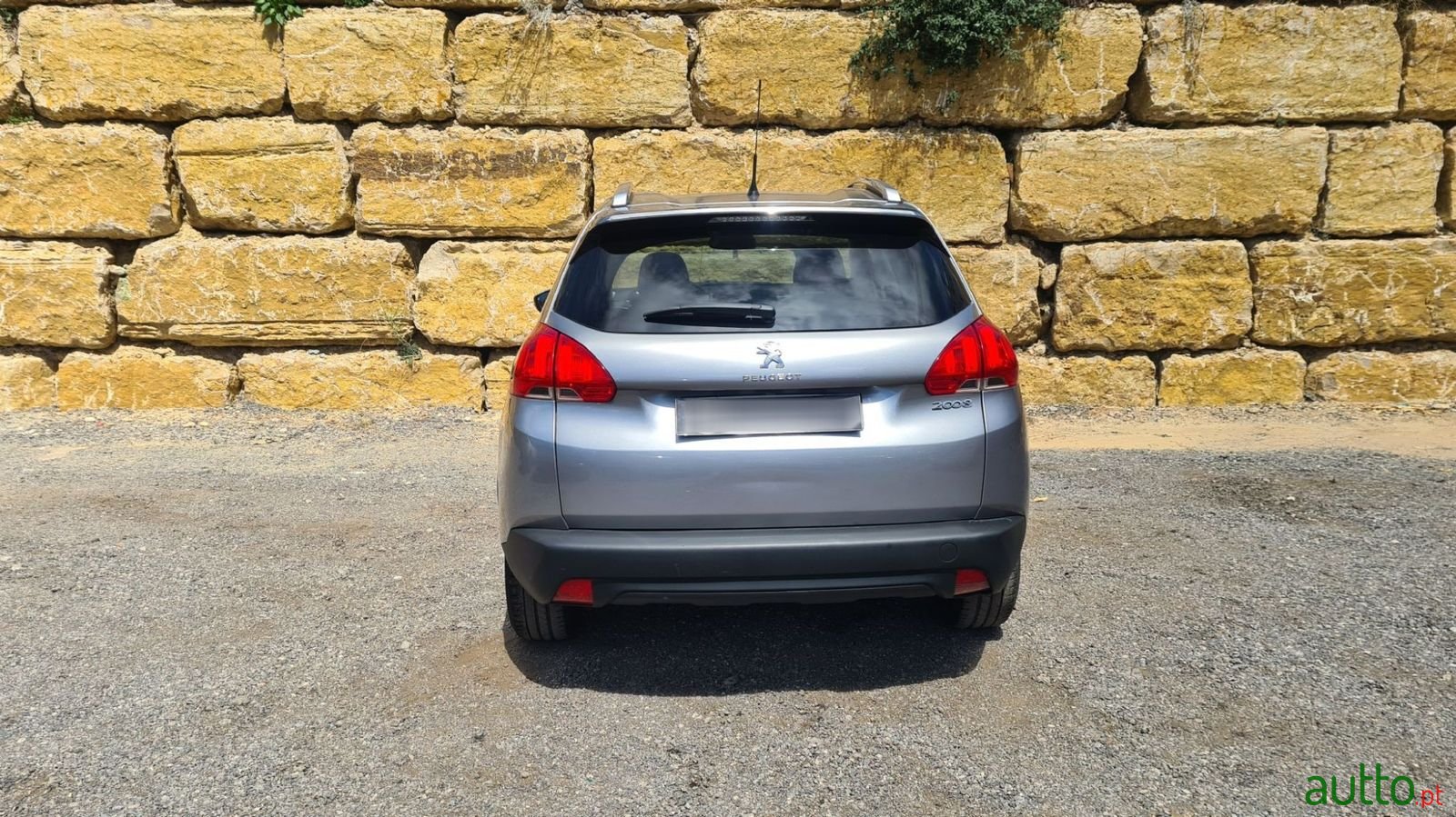 2015' Peugeot 2008 photo #6
