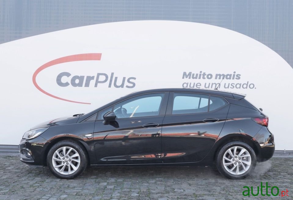 2019' Opel Astra photo #2