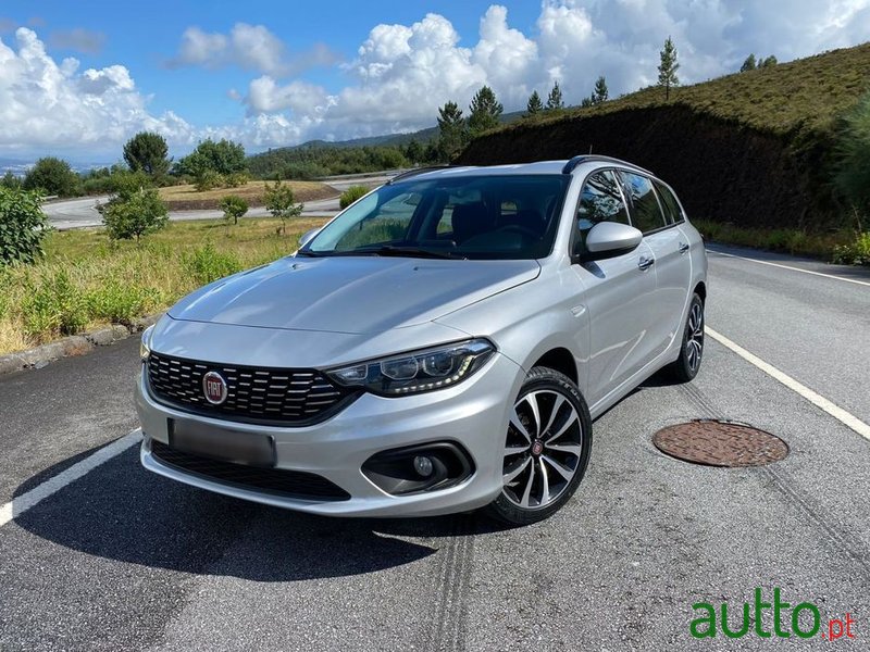 2017' Fiat Tipo Station Wagon photo #1