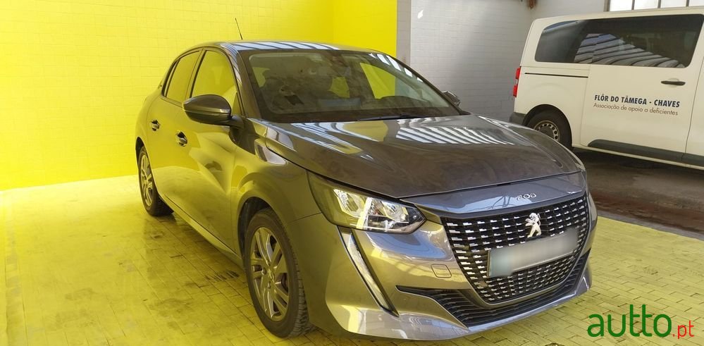 2021' Peugeot 208 1.2 Puretech photo #2