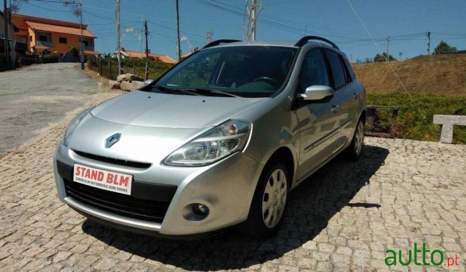 2011' Renault Clio Break photo #1