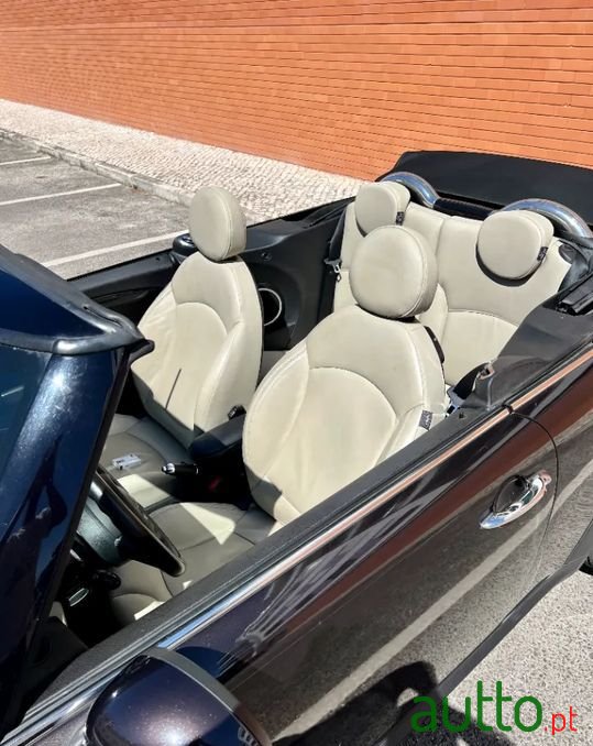 2014' MINI Cabrio photo #5