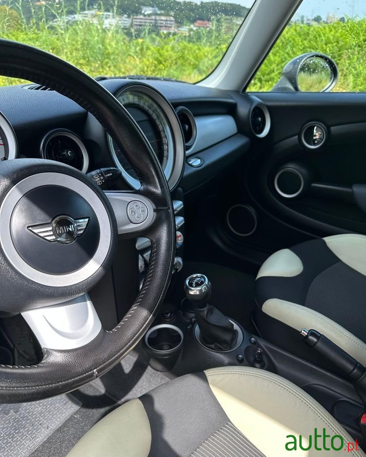 2010' MINI Cooper D 3 Portas photo #4