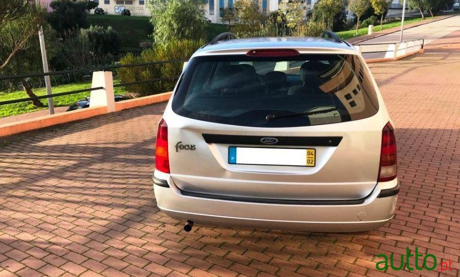 2004' Ford Focus Sw photo #1